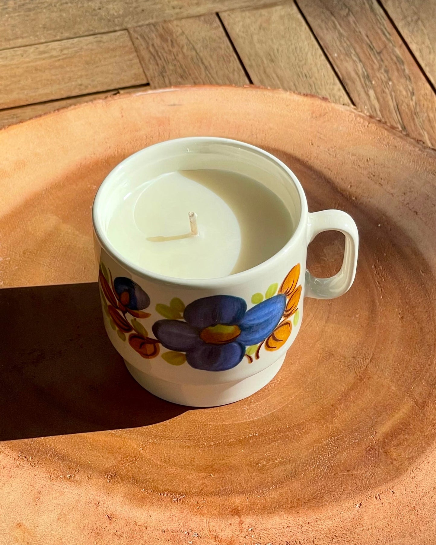Vintage cup candle- blue flower