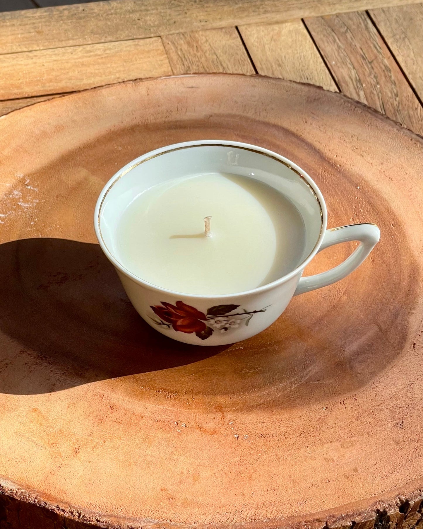 vintage cup candle- red flower