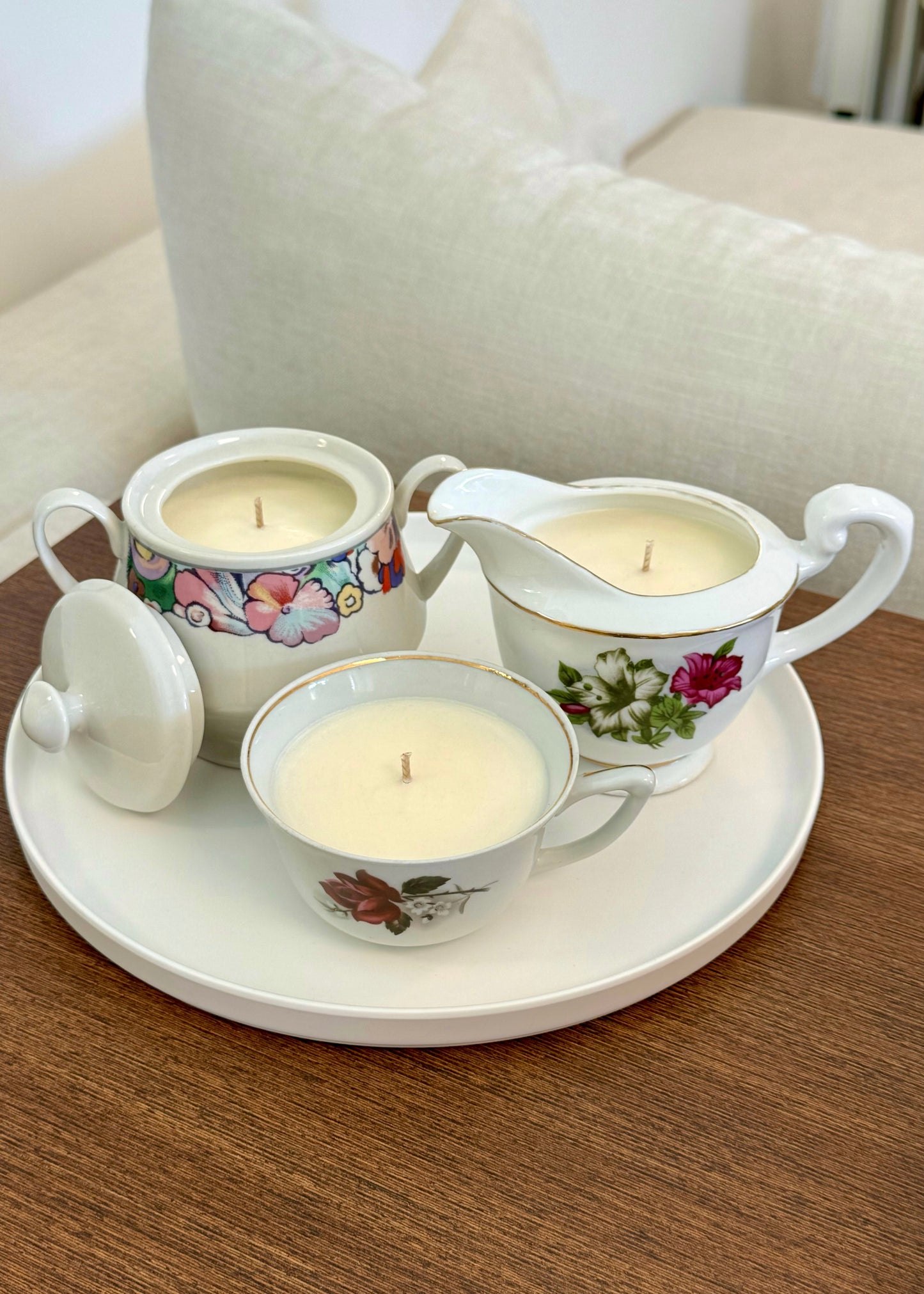 vintage cup candle- red flower